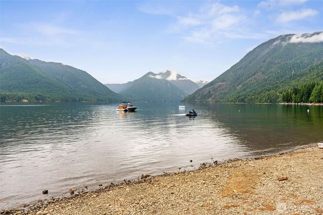 390 Potlatch N, Hoodsport, WA 98548