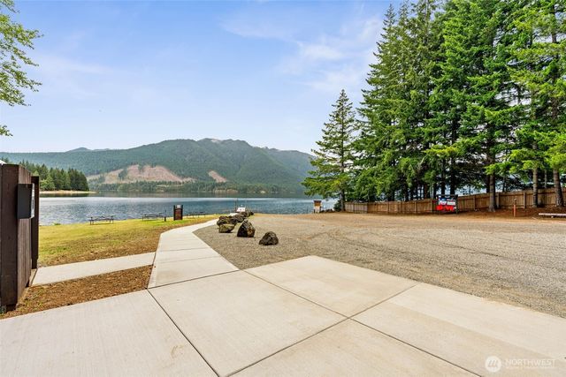 390 Potlatch N, Hoodsport, WA 98548