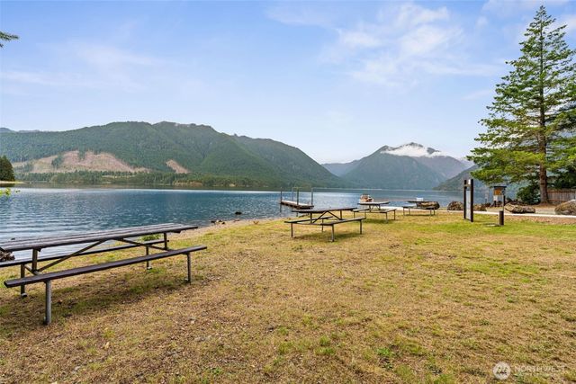 390 Potlatch N, Hoodsport, WA 98548