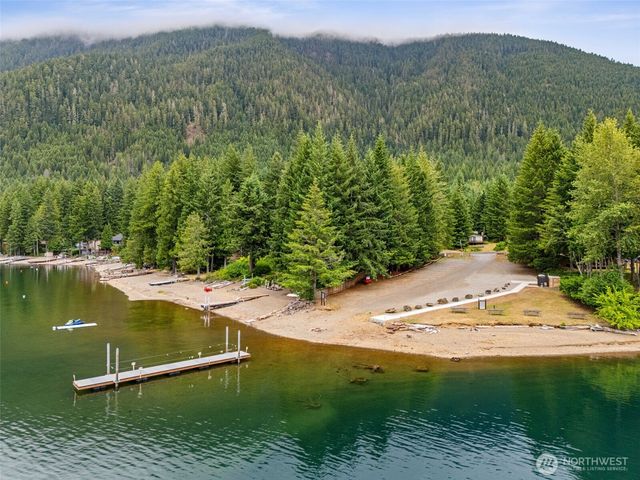 390 Potlatch N, Hoodsport, WA 98548