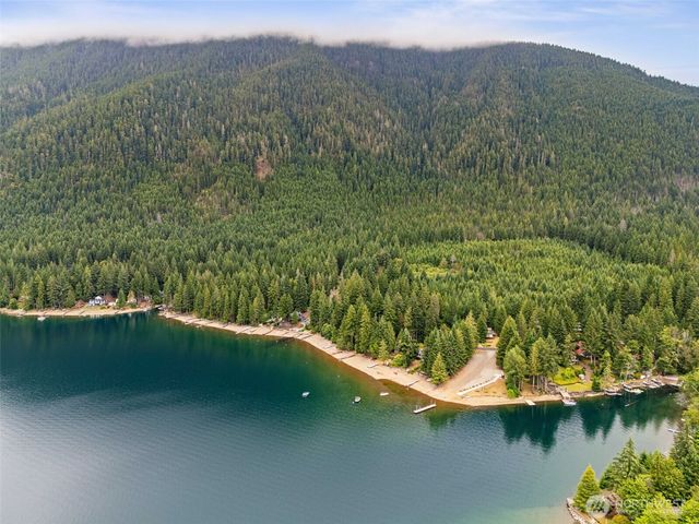 390 Potlatch N, Hoodsport, WA 98548