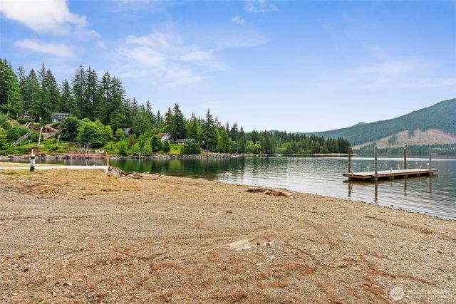 390 Potlatch N, Hoodsport, WA 98548