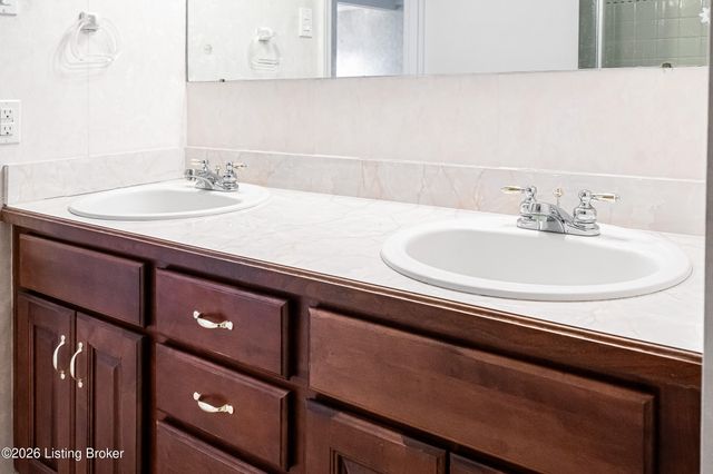 308 Caroldale Ln, Louisville, KY 40243