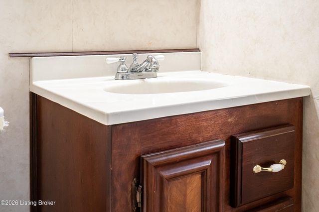 308 Caroldale Ln, Louisville, KY 40243