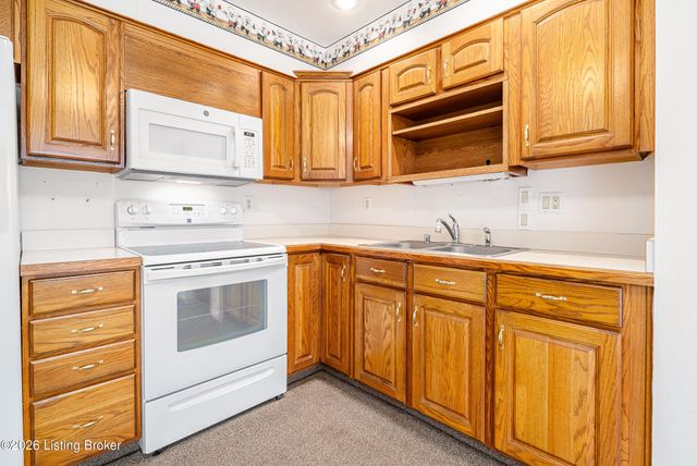 308 Caroldale Ln, Louisville, KY 40243