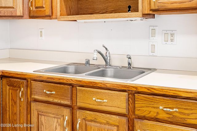 308 Caroldale Ln, Louisville, KY 40243