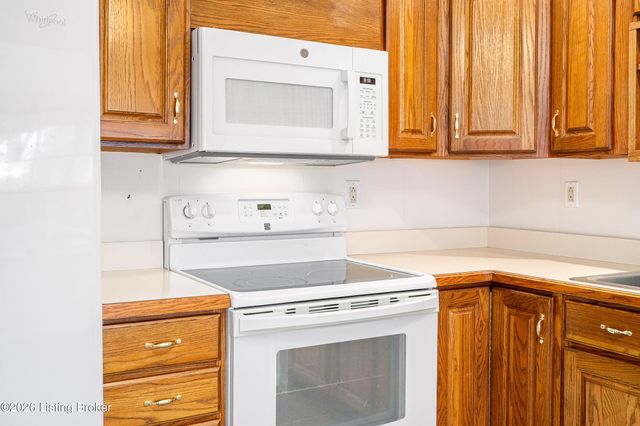 308 Caroldale Ln, Louisville, KY 40243