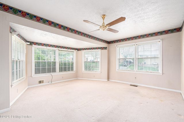 308 Caroldale Ln, Louisville, KY 40243