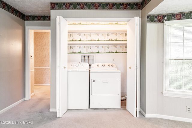 308 Caroldale Ln, Louisville, KY 40243