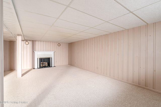 308 Caroldale Ln, Louisville, KY 40243