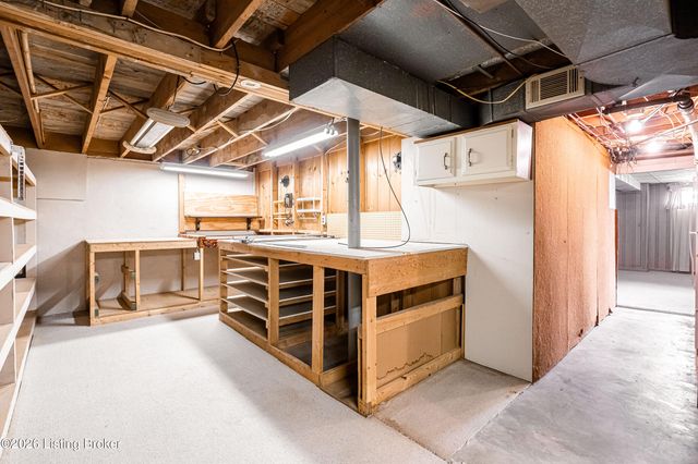 308 Caroldale Ln, Louisville, KY 40243