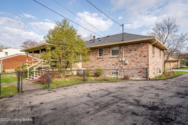 308 Caroldale Ln, Louisville, KY 40243