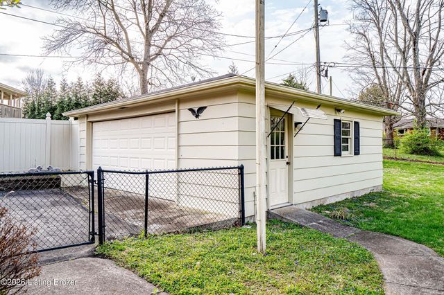 308 Caroldale Ln, Louisville, KY 40243