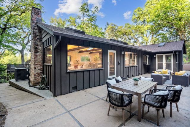 176 Los Trancos Circle, Portola Valley, CA 94028