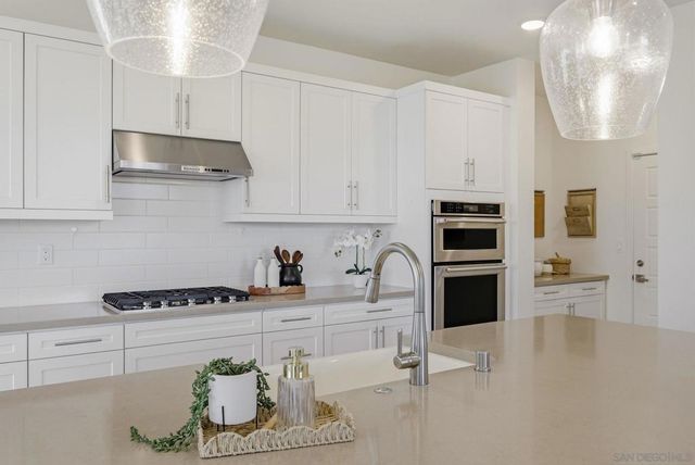 9111 W Bluff Place, Santee, CA 92071