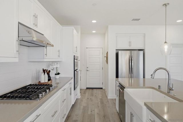 9111 W Bluff Place, Santee, CA 92071