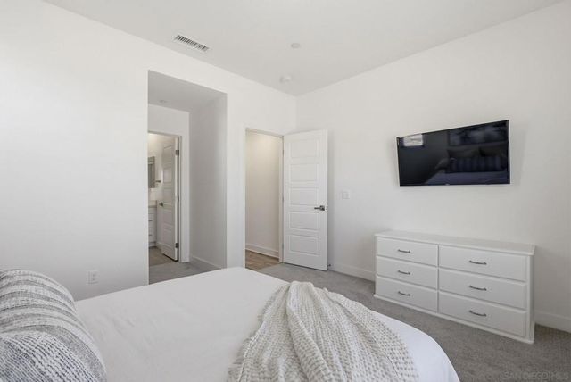 9111 W Bluff Place, Santee, CA 92071