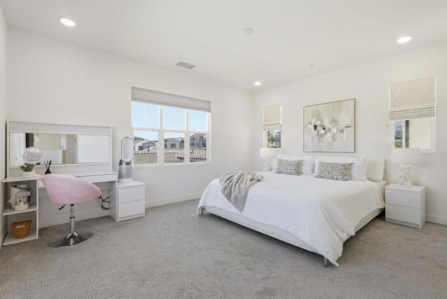 9111 W Bluff Place, Santee, CA 92071