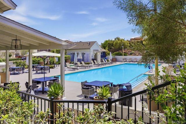 9111 W Bluff Place, Santee, CA 92071