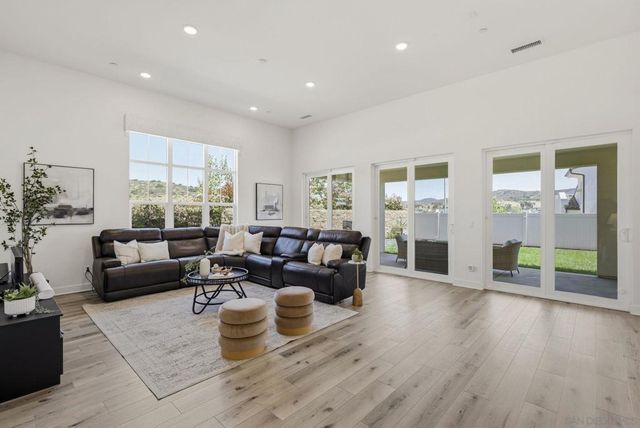 9111 W Bluff Place, Santee, CA 92071