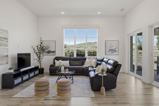 9111 W Bluff Place, Santee, CA 92071