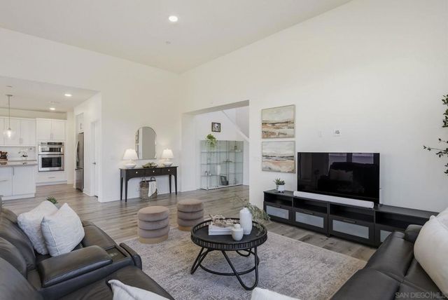 9111 W Bluff Place, Santee, CA 92071