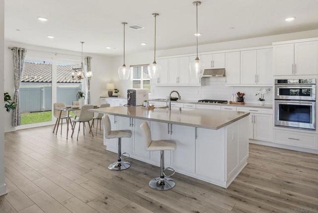 9111 W Bluff Place, Santee, CA 92071