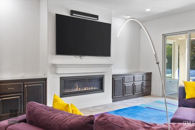 9015 Claro De Luna Drive, Bakersfield, CA 93314