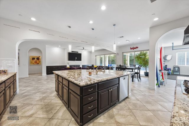 9015 Claro De Luna Drive, Bakersfield, CA 93314