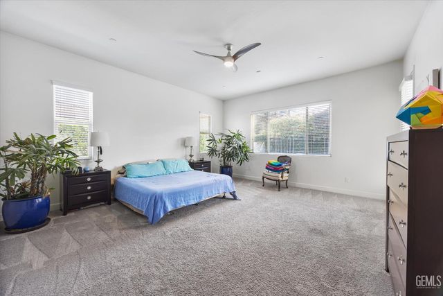 9015 Claro De Luna Drive, Bakersfield, CA 93314