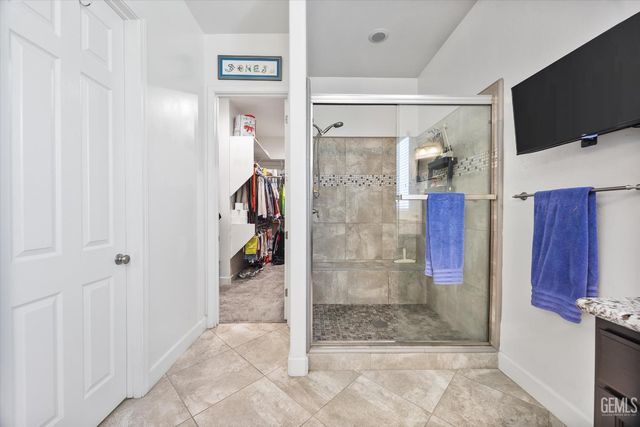 9015 Claro De Luna Drive, Bakersfield, CA 93314