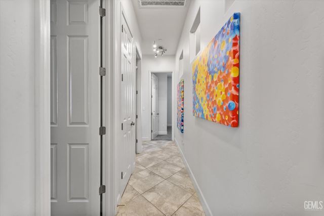 9015 Claro De Luna Drive, Bakersfield, CA 93314