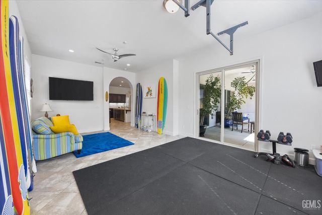 9015 Claro De Luna Drive, Bakersfield, CA 93314