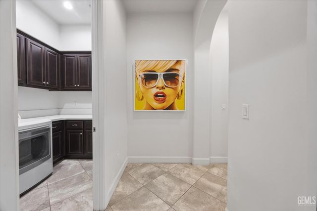 9015 Claro De Luna Drive, Bakersfield, CA 93314