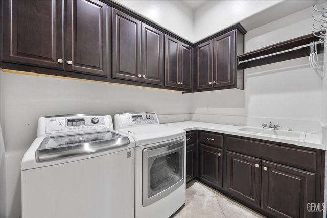 9015 Claro De Luna Drive, Bakersfield, CA 93314