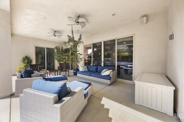 9015 Claro De Luna Drive, Bakersfield, CA 93314