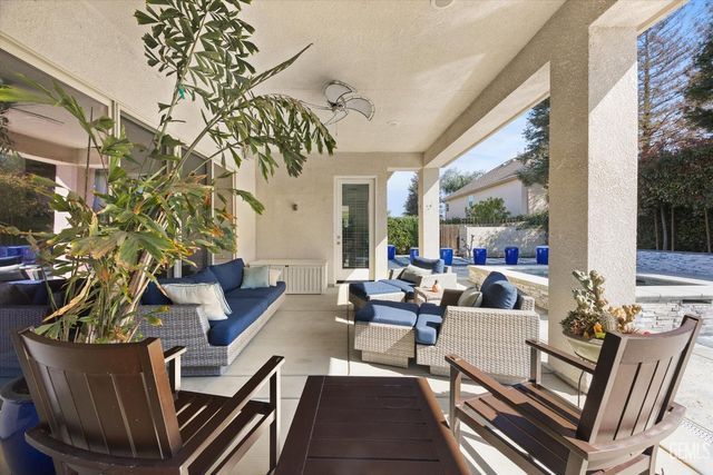 9015 Claro De Luna Drive, Bakersfield, CA 93314