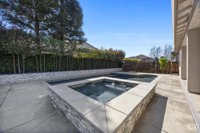 9015 Claro De Luna Drive, Bakersfield, CA 93314