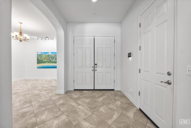 9015 Claro De Luna Drive, Bakersfield, CA 93314