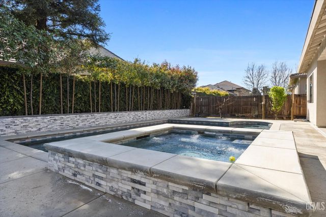 9015 Claro De Luna Drive, Bakersfield, CA 93314