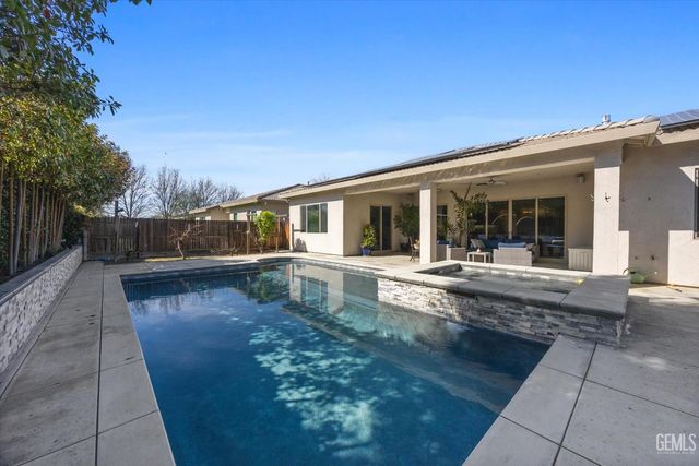 9015 Claro De Luna Drive, Bakersfield, CA 93314