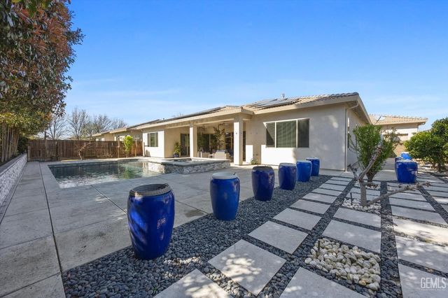 9015 Claro De Luna Drive, Bakersfield, CA 93314