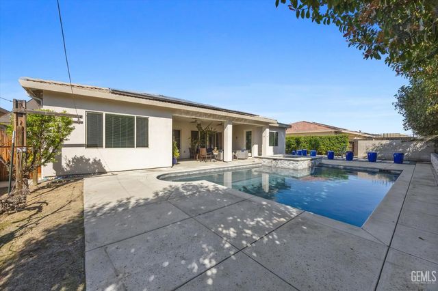 9015 Claro De Luna Drive, Bakersfield, CA 93314