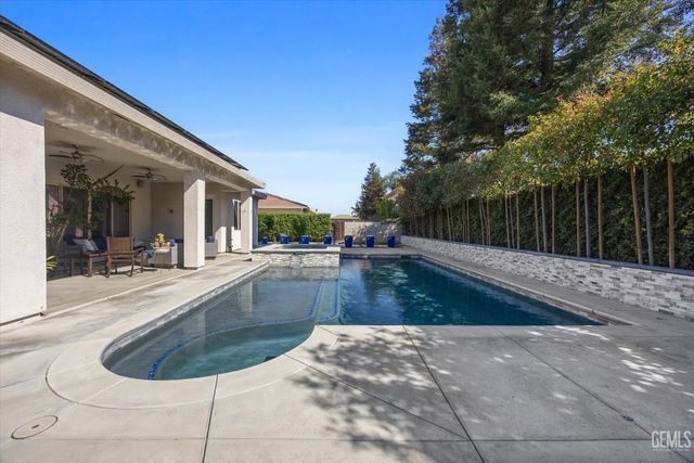 9015 Claro De Luna Drive, Bakersfield, CA 93314