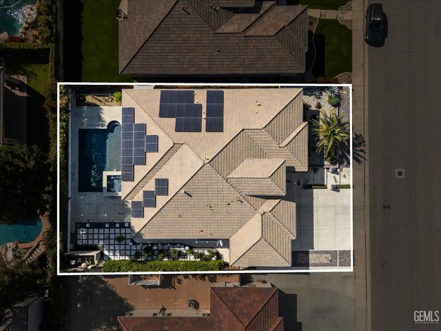 9015 Claro De Luna Drive, Bakersfield, CA 93314