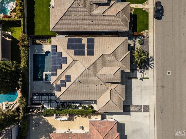 9015 Claro De Luna Drive, Bakersfield, CA 93314