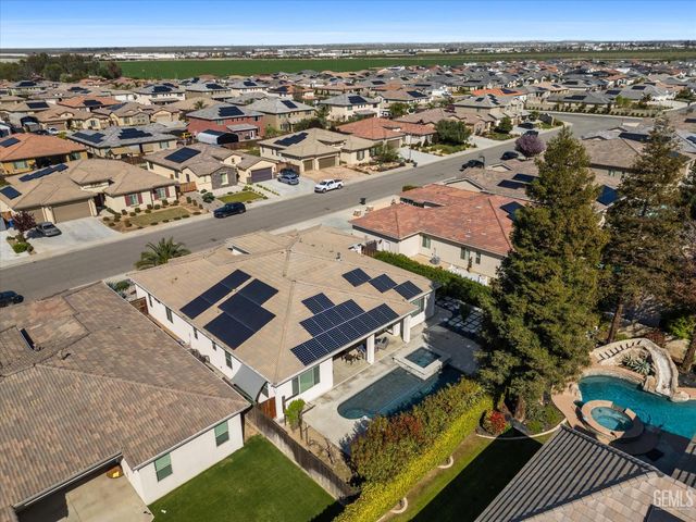 9015 Claro De Luna Drive, Bakersfield, CA 93314