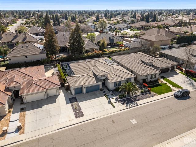 9015 Claro De Luna Drive, Bakersfield, CA 93314