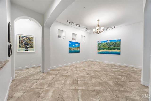 9015 Claro De Luna Drive, Bakersfield, CA 93314