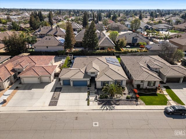 9015 Claro De Luna Drive, Bakersfield, CA 93314